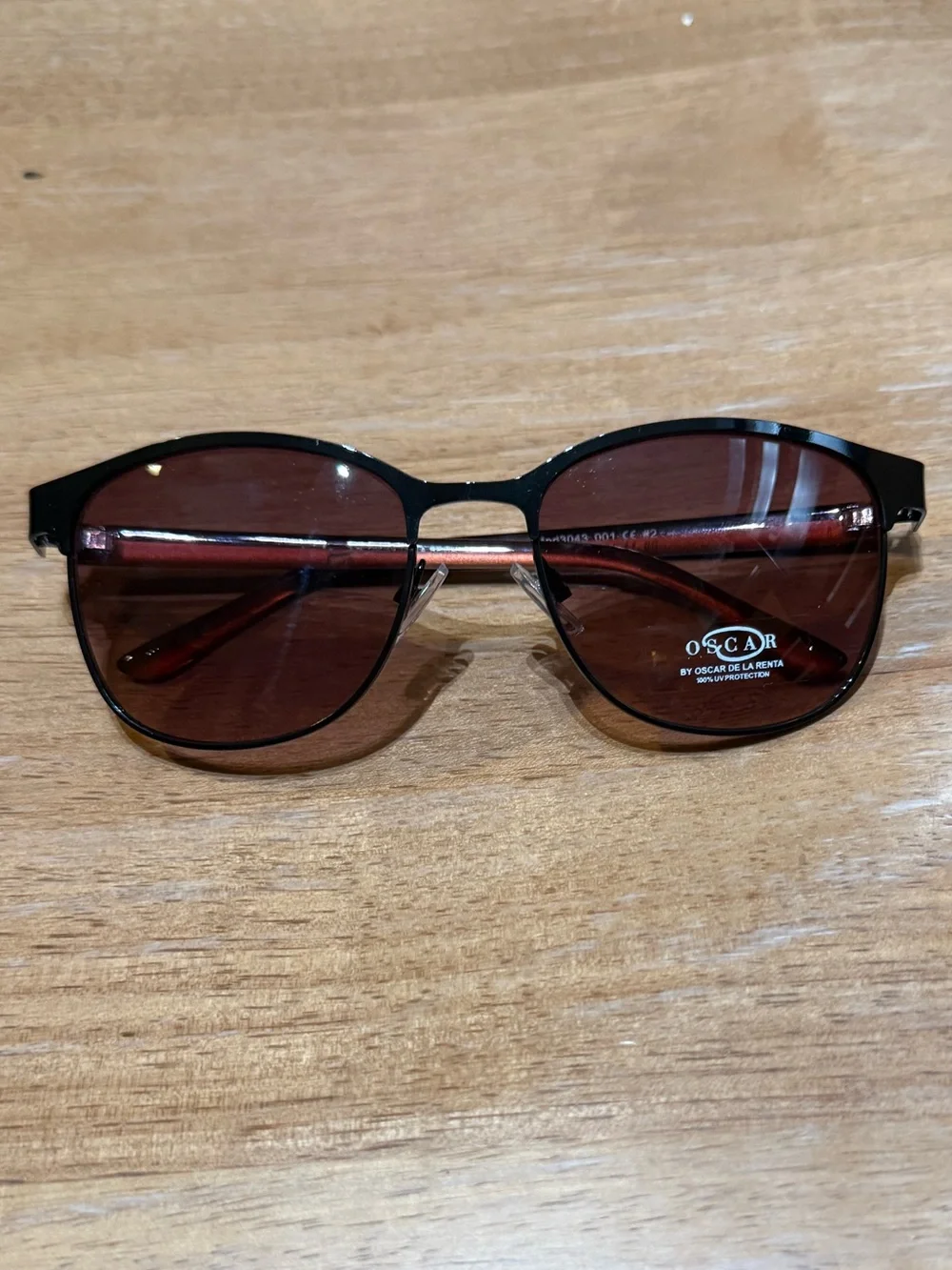 OSCAR by Oscar De la rent a black cat eye frame sunglasses